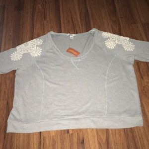 3/4 sleeve thermal light gray with lace detail